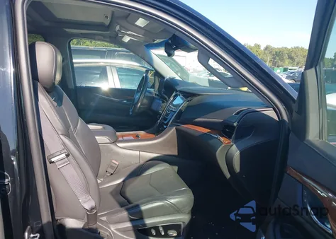 2016 Cadillac Escalade Luxury Collection z USA, uszkodzony, nr VIN 1GYS4BKJ8GR109207